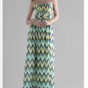 FRANCESCA’S Strapless Maxi Dress 💚